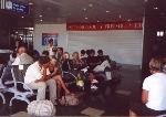 Im Flughafengebude in Antalya.